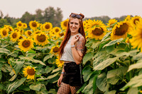 Nicole_Sunflowers_Session-07021