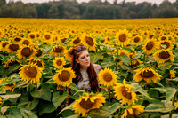 Nicole_Sunflowers_Session-07258