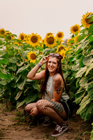 Nicole_Sunflowers_Session-07036