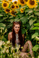 Nicole_Sunflowers_Session-07186